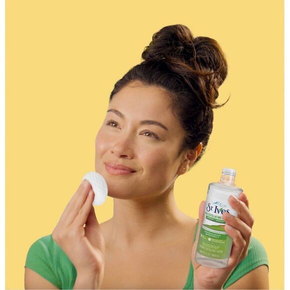 St. Ives Apricot exfoliating Facial toner 6.68 Fl oz - Picture 5 of 8